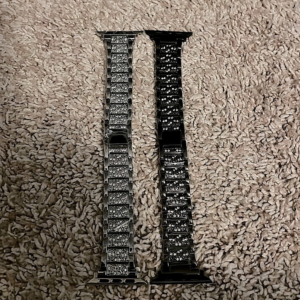 It for apple I watch se 44 bands.